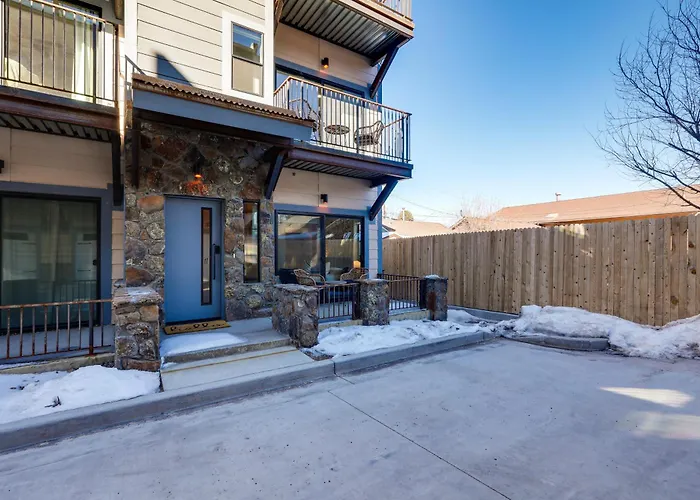 Townhome Near Downtown W/ Mountain Views Ferienhaus