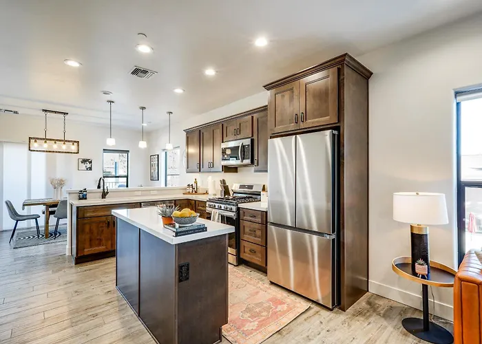 Townhome Near Downtown W/ Mountain Views Ferienhaus