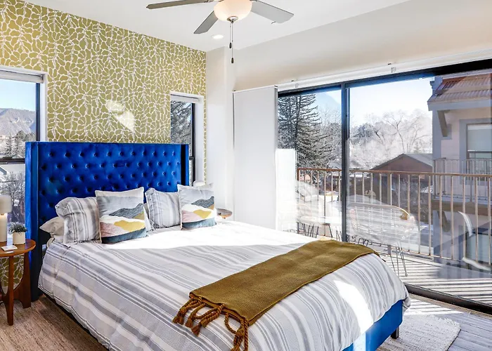 Townhome Near Downtown W/ Mountain Views Ferienhaus