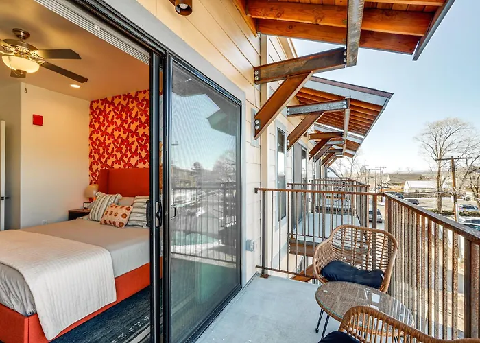 Townhome Near Downtown W/ Mountain Views Ferienhaus