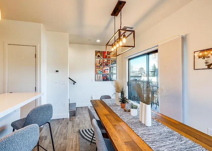 Ferienhaus Townhome Near Downtown W/ Mountain Views *