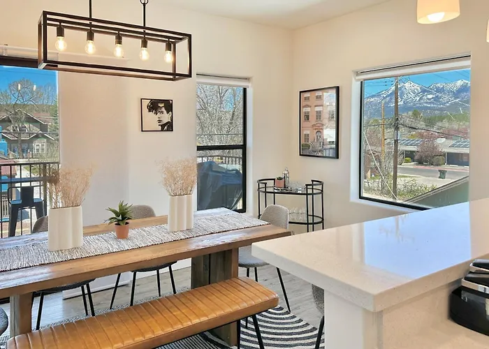 Townhome Near Downtown W/ Mountain Views Ferienhaus